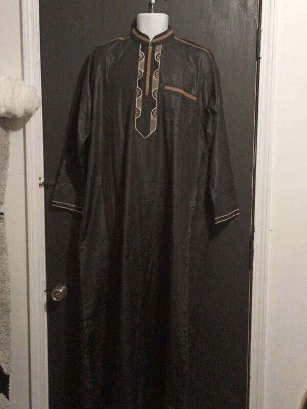 Elegant Men's Jalabiya - Traditional Design with Modern Touch in Assorted Colors