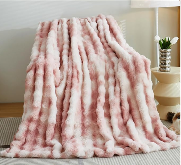 Luxury Pink Faux Fur Throw Blanket Set with Matching Pillow – Cozy and Elegant Bedding Accent - Image 4