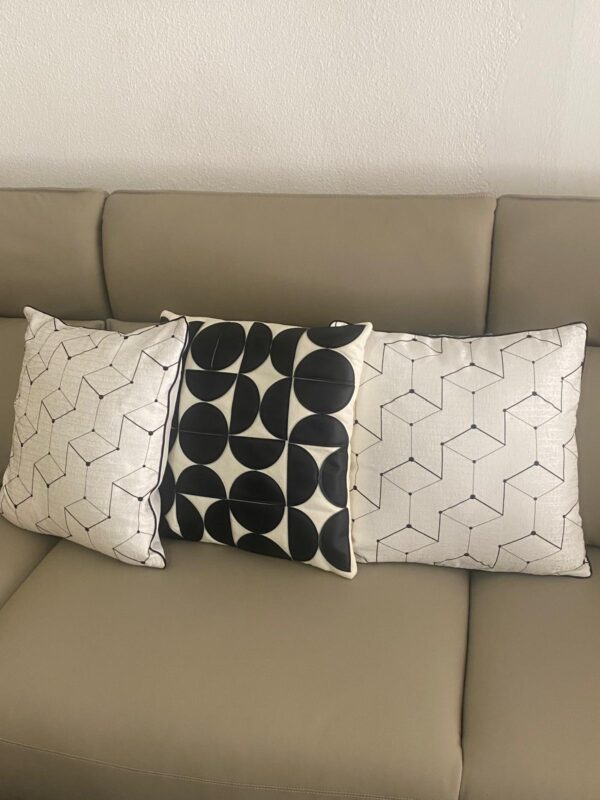 Modern Throw Pillow Set – Geometric & Pinstripe Patterns in Neutral Tones for Stylish Living Room or Bedroom Décor